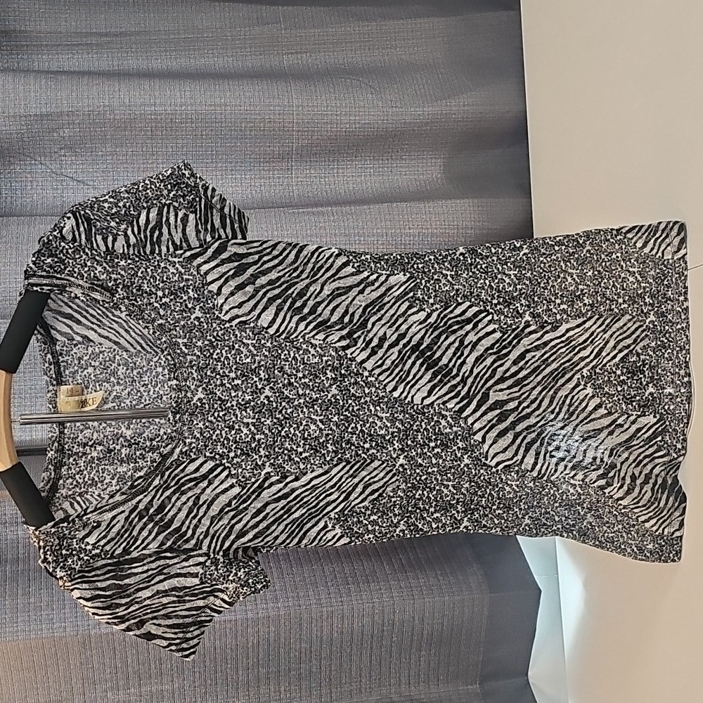 BKE Scoop Neck, Lacey Animal Print Top, L
